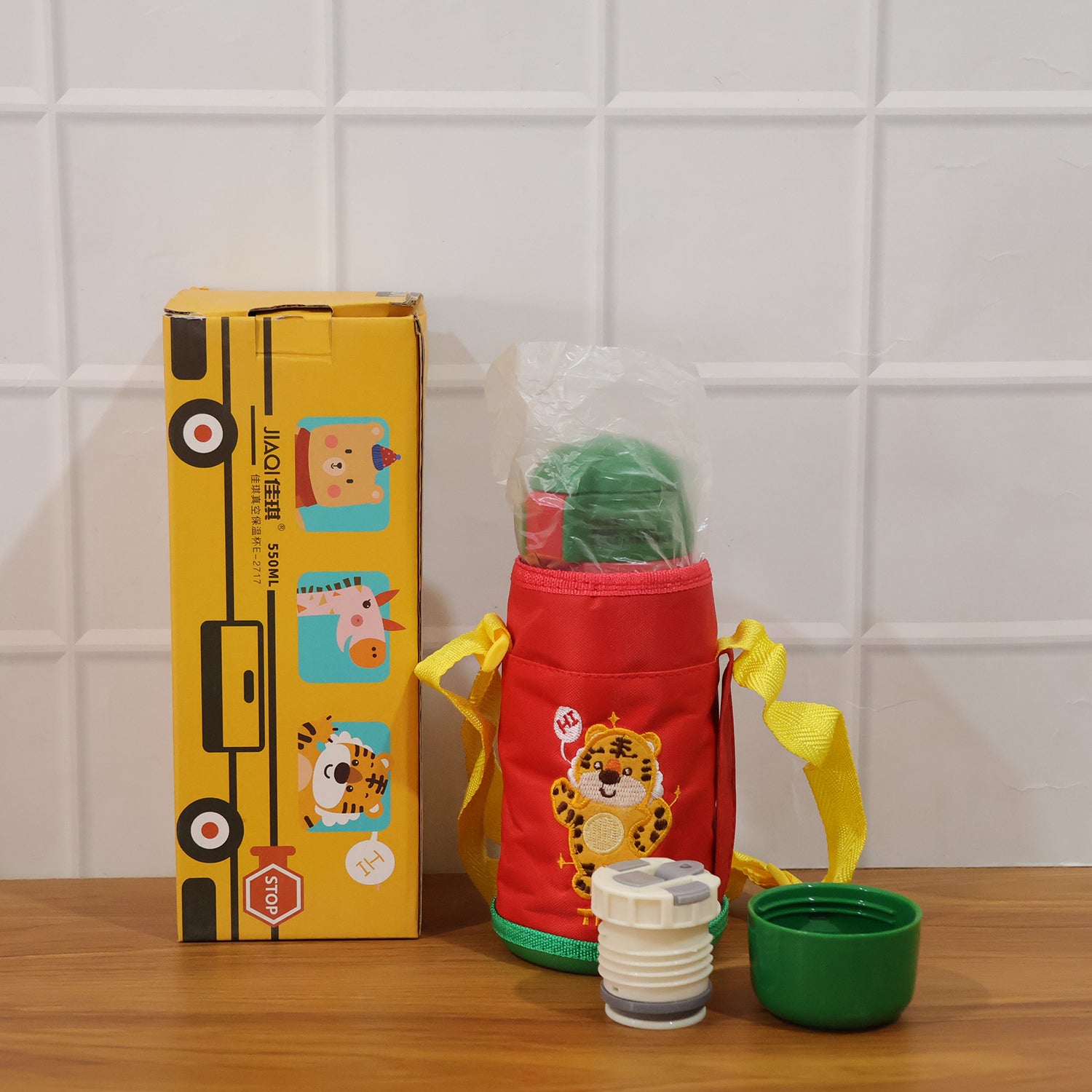 550 Ml Kids Cartoon Printed Water Bottle With Straw And Carry Sling Bag
